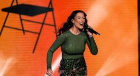 Ana Clara estreia no Allianz Parque em abertura de shows da turnê Sow3t0 divide palco com Belo em "Eu, Você e Deus"