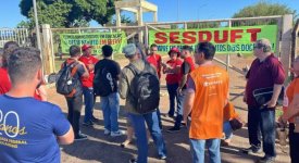 Servidores da UFT entram em greve e fecham portões no campus de Palmas