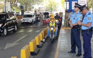 Policiais Paraguaios na ponte da amizade