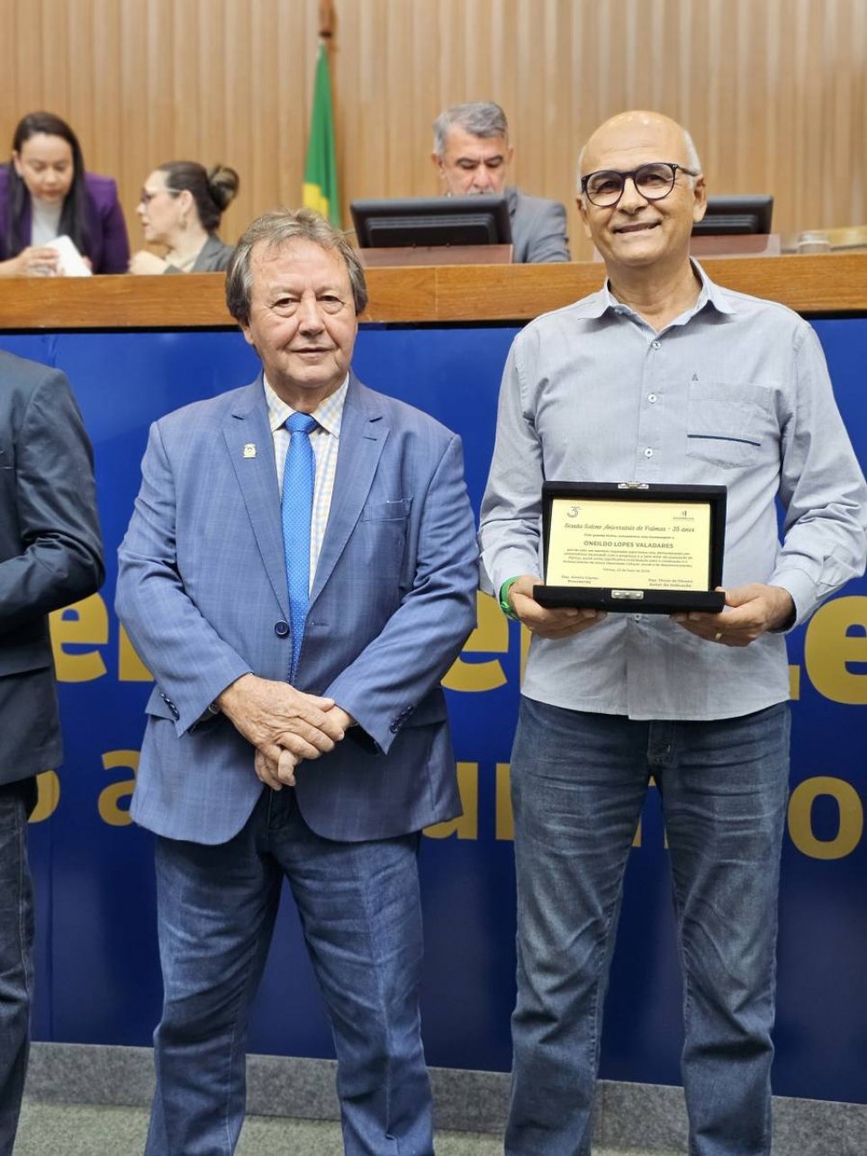 Sobre a homenagem, o parlamentar destaca que reconhecer a importância das pessoas na construção da capital é motivo de orgulho. "Oneildo é uma destas pessoas que acreditou na nossa capital e investiu aqui deste a sua construção tornando-se um empresá