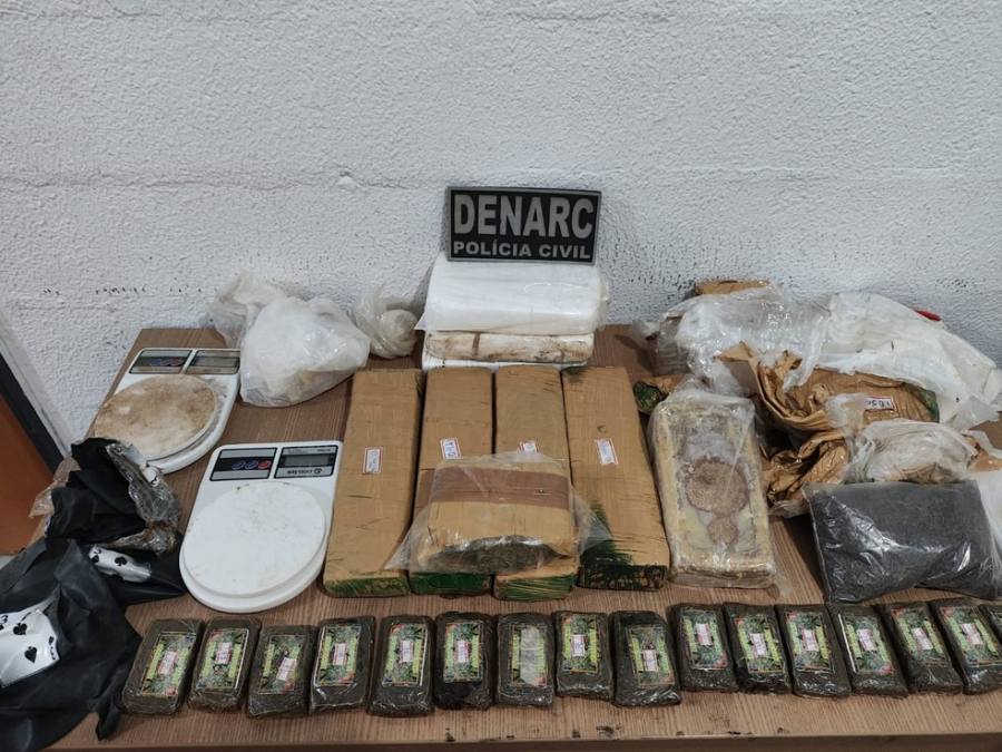 'Dama do Crime' é presa portando mais de R$ 300 mil em drogas