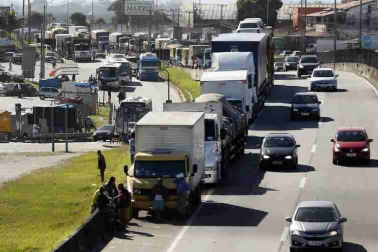 Preço do frete por quilômetro rodado atinge R$ 6,33 em julho