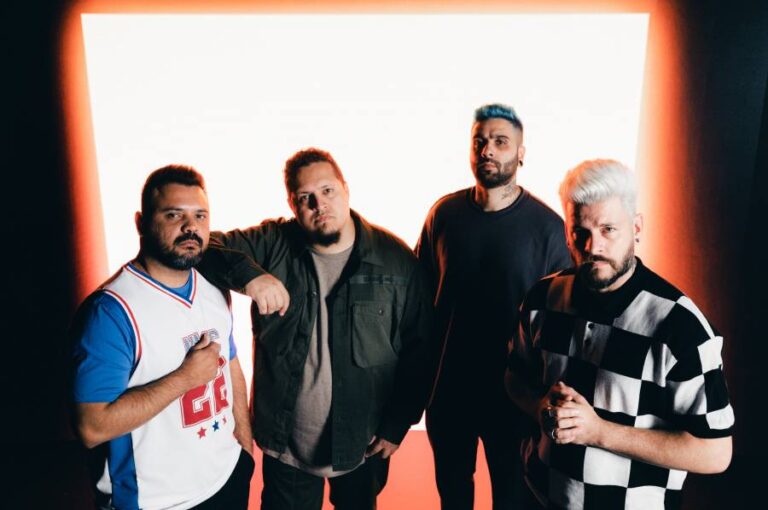 Banda Morada lança álbum ao vivo da "Tour Adore" em plataformas digitais