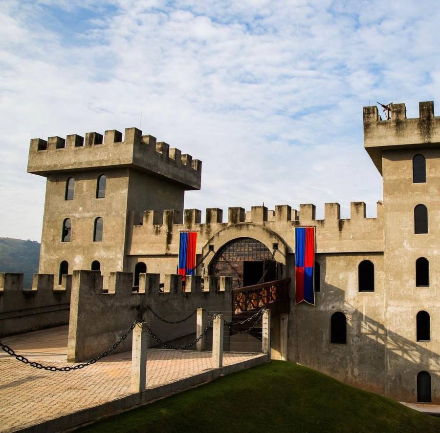 Revelamos  o maior  castelo medieval cravado em solo brasileiro