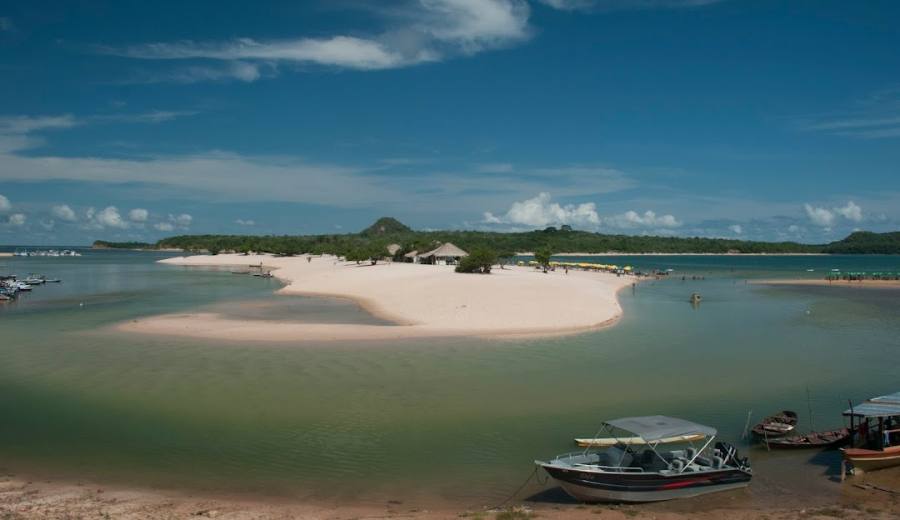 Caribe Amazônico: onde o azul do rio beija o verde da Floresta na Amazônia intocada