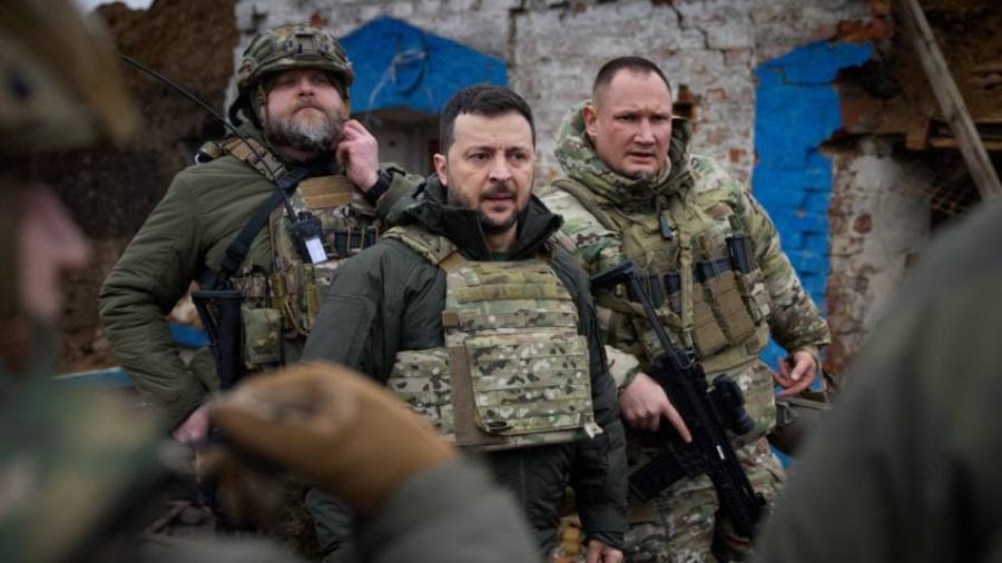 Zelensky pede que Ocidente permita ataques Ã  Rússia com armas de fogo a longo alcance