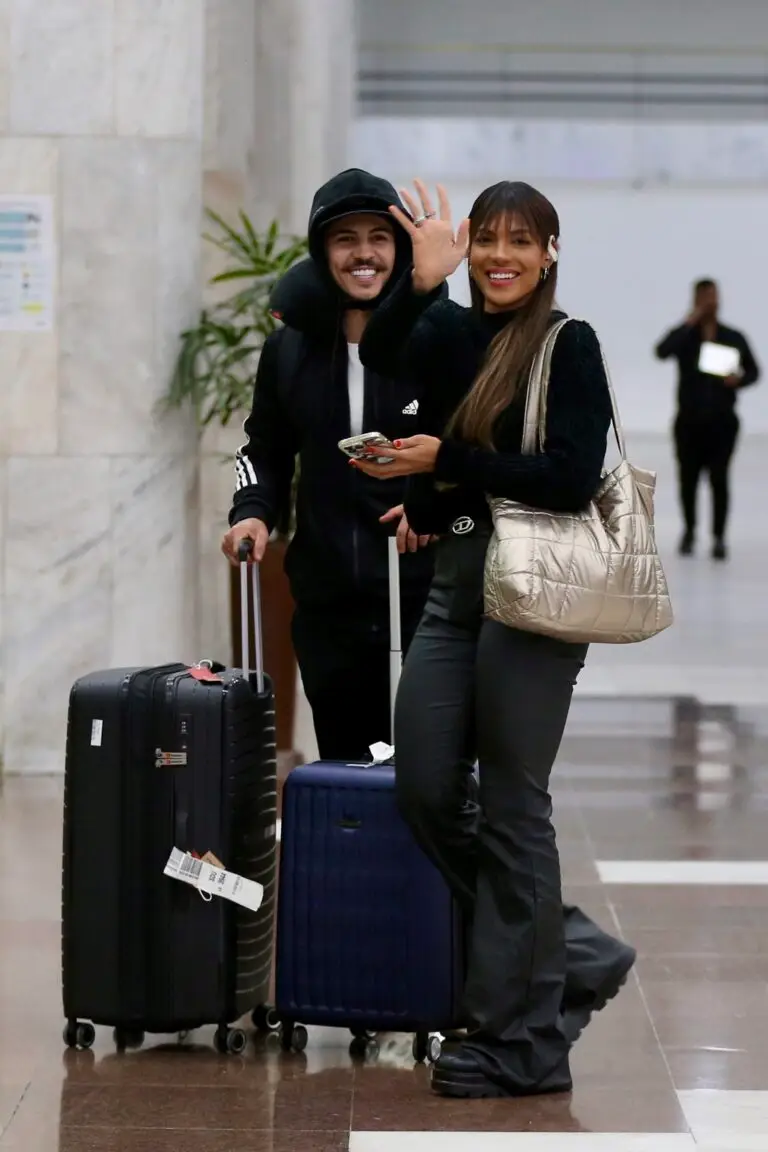 MC Biel e Thais depois um longo período fora é flagrado desembarcando no Rio de Janeiro