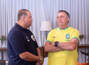 O senador Eduardo Gomes recebeu o ex-presidente em sua casa