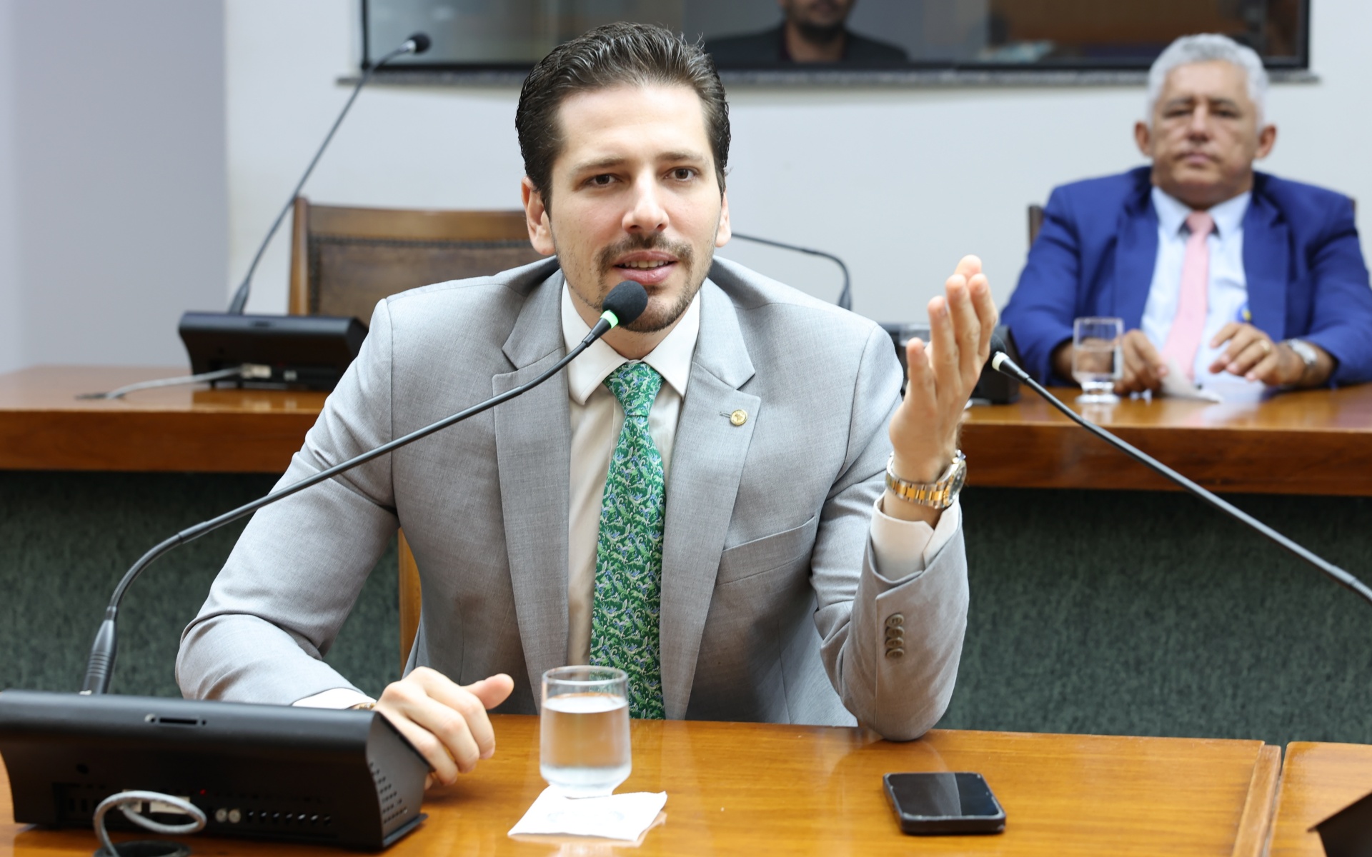 Deputado Olyntho Neto (Republicanos) é designado relator da LDO 2025, responsável por direcionar as prioridades orçamentárias do Tocantins para o próximo ano, com estimativa de receita de R$ 17,4 bilhões.