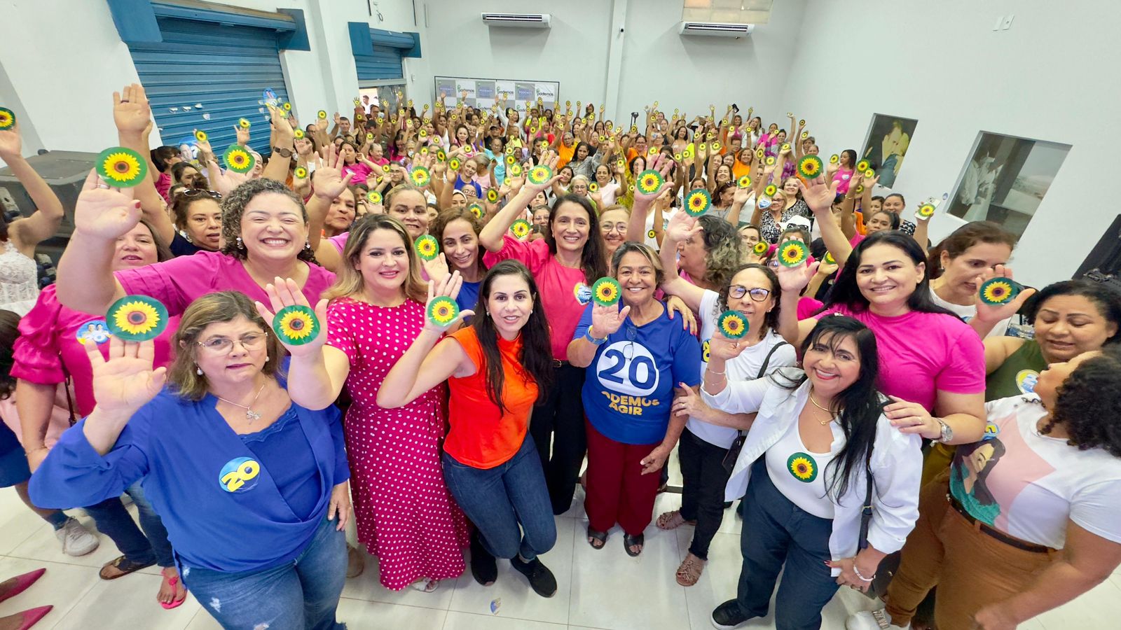 Pollyana Siqueira ao lado de vereadoras eleitas reforça a importância da representatividade feminina em evento do Podemos em Palmas.