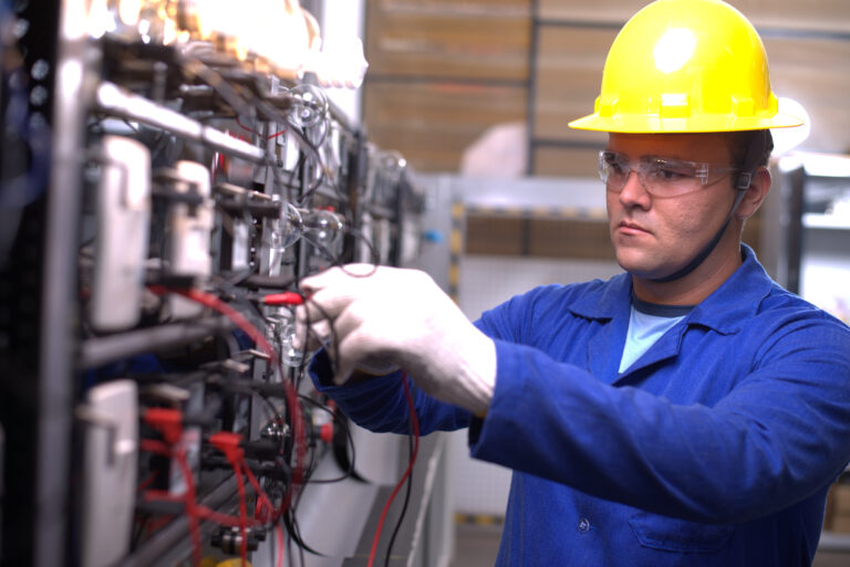 (Curso de Energia Elétrica-SENAI- Crédito: Divulgação)