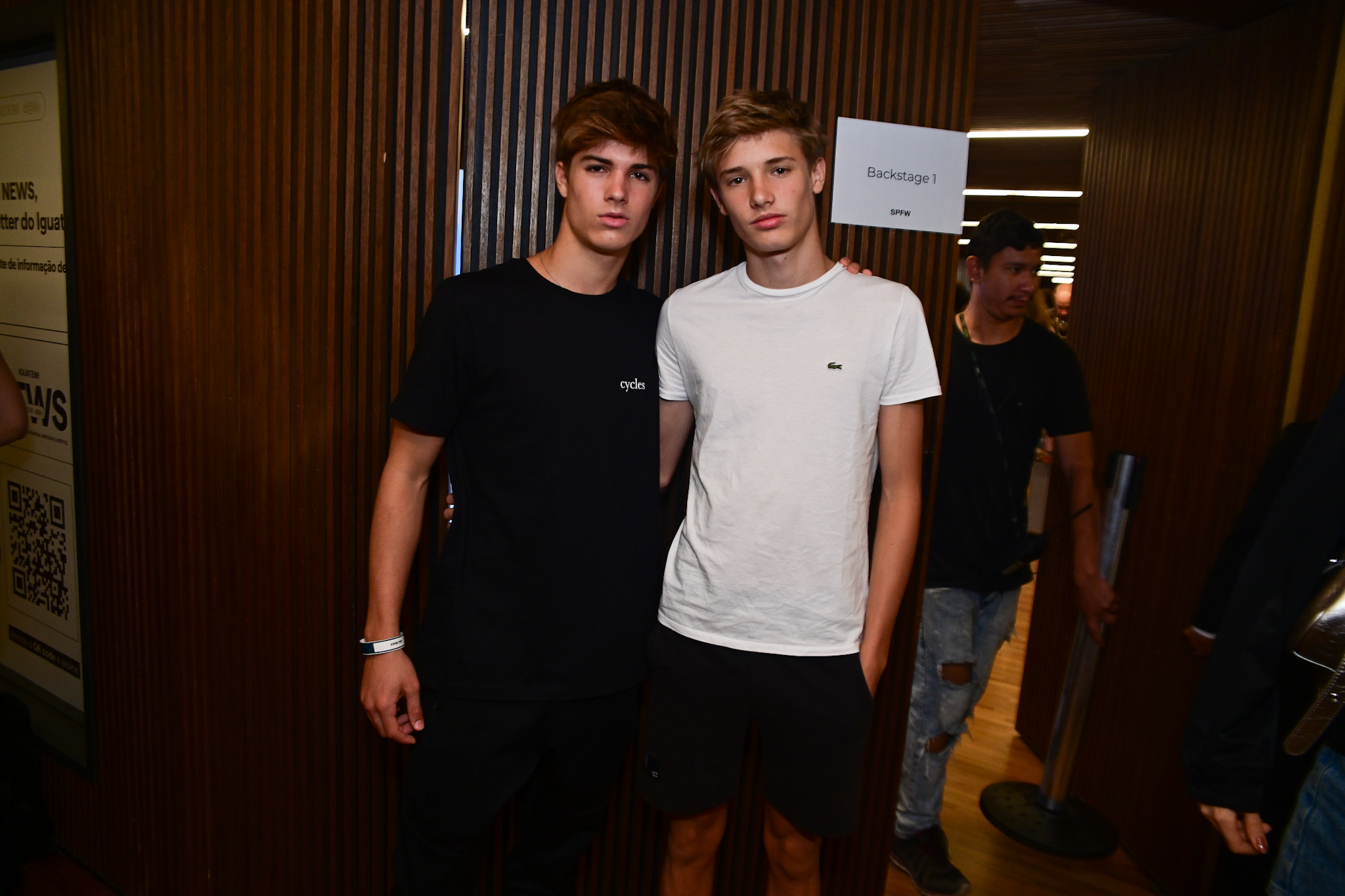 João e Francisco, filhos de Fernanda Lima e Rodrigo Hilbert, participam de desfile na SPFW