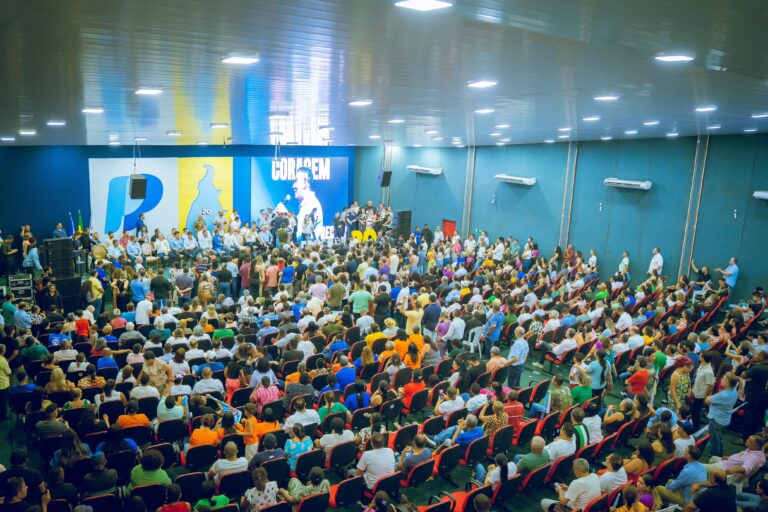 Lideranças do Progressistas reforçam apoio a Eduardo Siqueira Campos em evento lotado na ATM, assegurando recursos federais para Palmas.