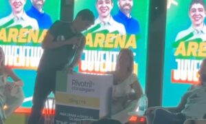  Prefeito Celso Morais durante evento em Paraíso do Tocantins, onde fez declarações sobre doenças mentais que geraram repercussão na cidade.