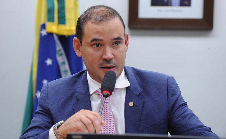 Vicentinho Júnior deixa a Secretaria de Ações Estratégicas do Tocantins