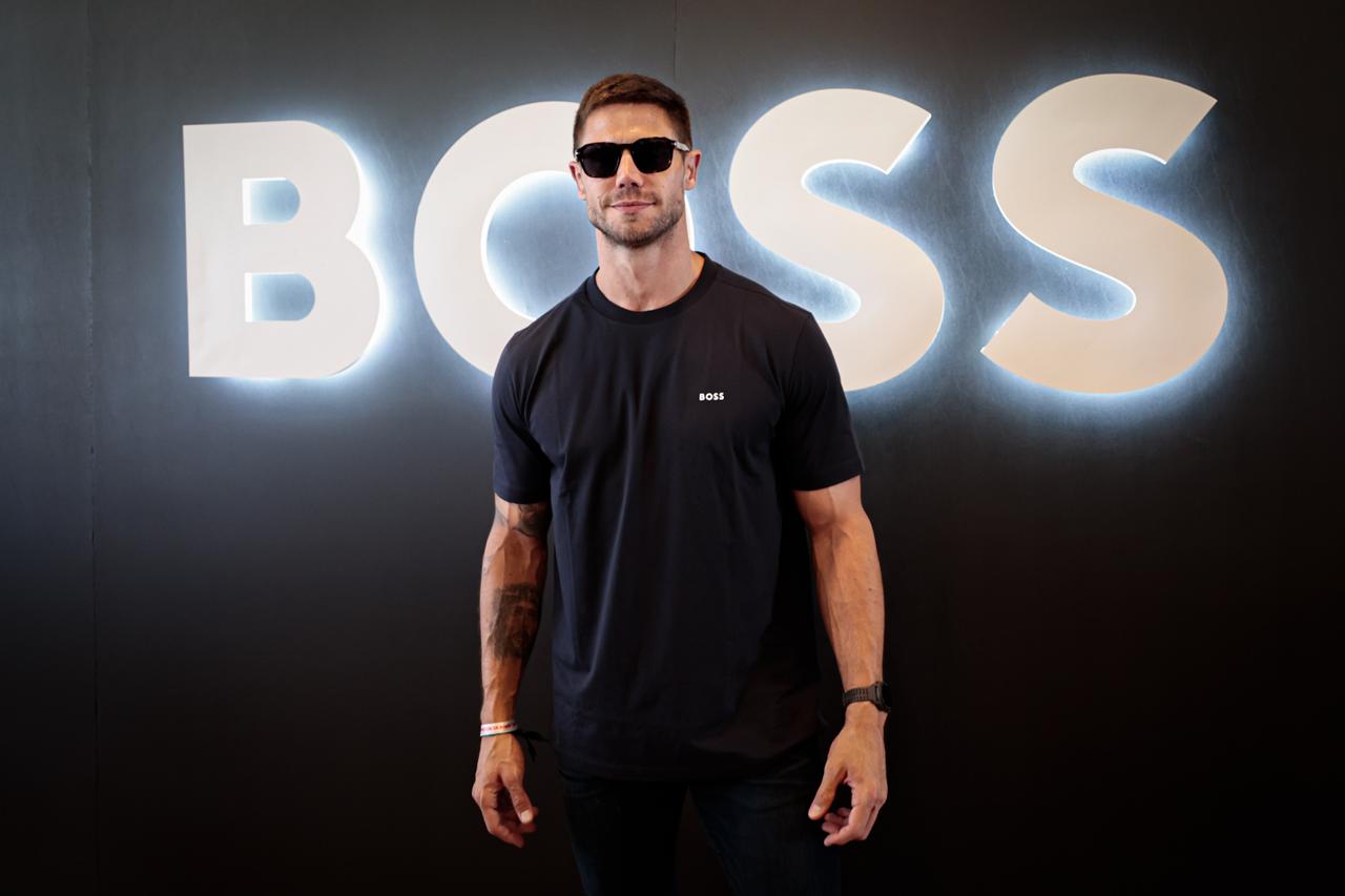 Jonas Sulzbach marca presença na área VIP da BOSS no GP de São Paulo com look exclusivo da marca