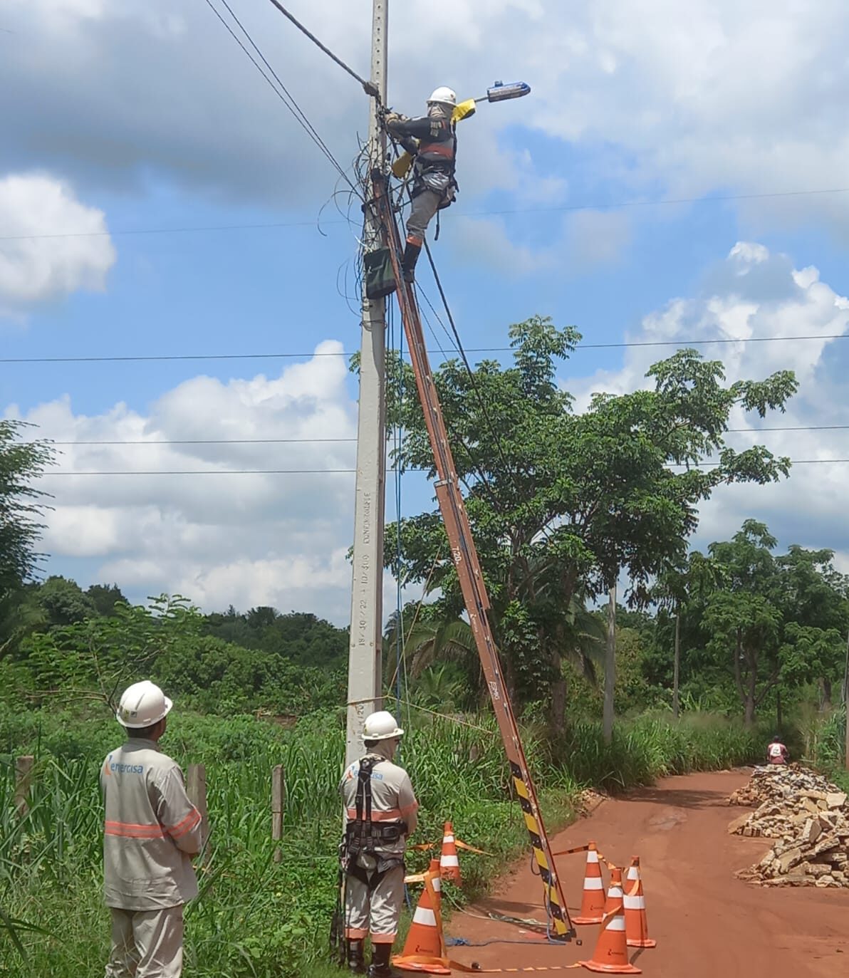 Operações no Tocantins recuperam energia furtada suficiente para abastecer Miracema por um ano, combatendo ligações clandestinas.