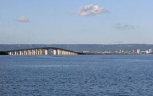 O Lago de Palmas oferece tranquilidade e infraestrutura para esportes náuticos e momentos de lazer com vista para a capital.