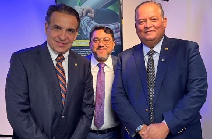 Senador Eduardo Gomes discursa sobre os desafios da Lei Seca e a importância da conscientização na segurança no trânsito.