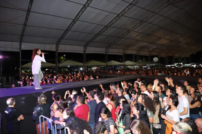 Público evangélico compareceu à Praça dos Girassóis na abertura do Carnaval em Palmas - Foto: Ademir dos Anjos/Governo do Tocantins