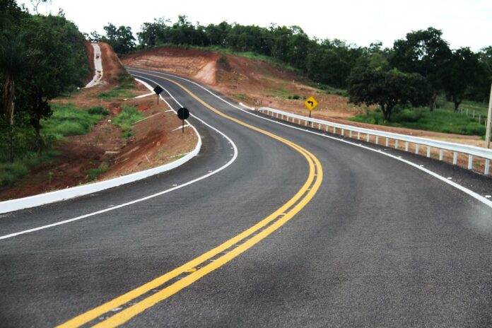 Obras de modernização em rodovias do Tocantins impulsionam o desenvolvimento regional e facilitam o escoamento da produção agropecuária.