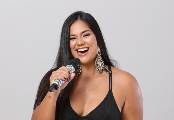 Letícia Mendez – Cantora sertaneja e modelo internacional