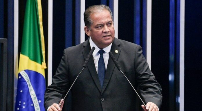Eduardo Gomes amplia protagonismo político no Senado ao reassumir articulação governista.