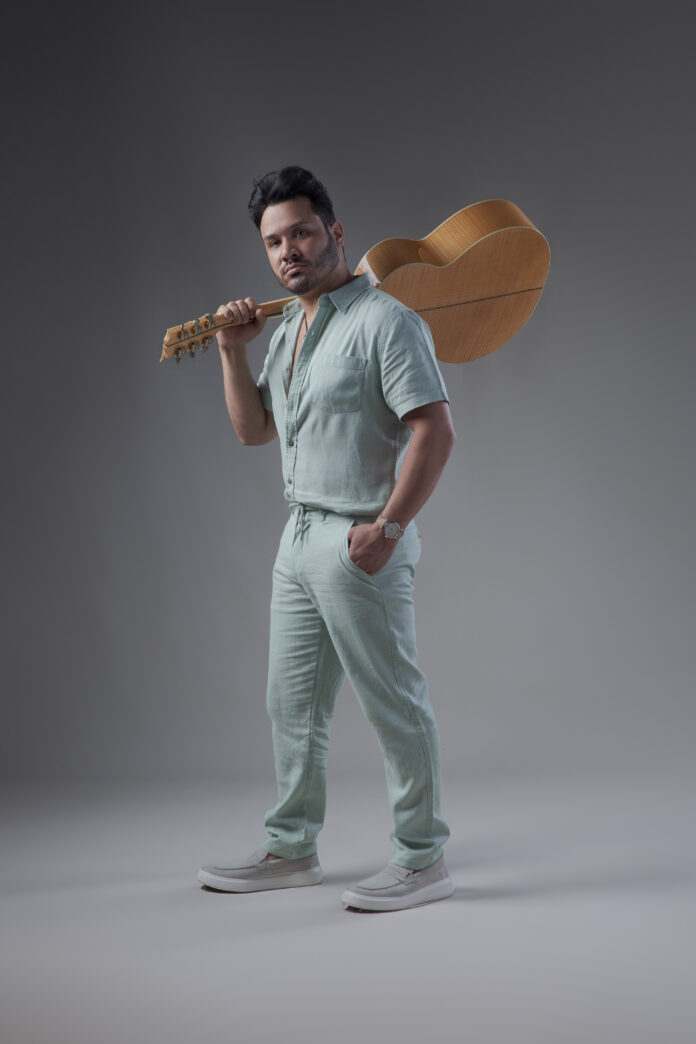 Marcelo Martins durante o lançamento de “Reconectar”, seu novo single com mensagem de amor e empatia, na semana do Dia dos Namorados. Em entrevista exclusiva ao Diário Tocantinense, o cantor afirmou: “Quero tocar onde o mundo mais precisa: no afeto.”