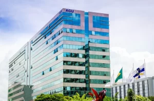 AGU aciona STF para manter cobrança do IOF em operações de câmbio