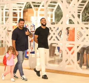 Juninho, Novo Contratado do Flamengo, é Flagrado em Passeio no Shopping Village Mall