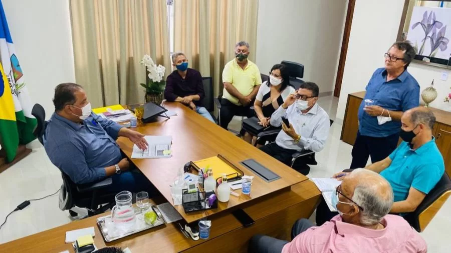 Senador Eduardo Gomes recebe lideranças e faz compromissos com Couto Magalhães