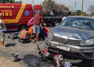 Motociclista é atendido por bombeiros militares em Gurupi após colisão com veículo de passeio