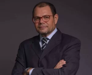 Jornalista renomado no Tocantins critica atos pró-governo em seu micro blog o Twitter