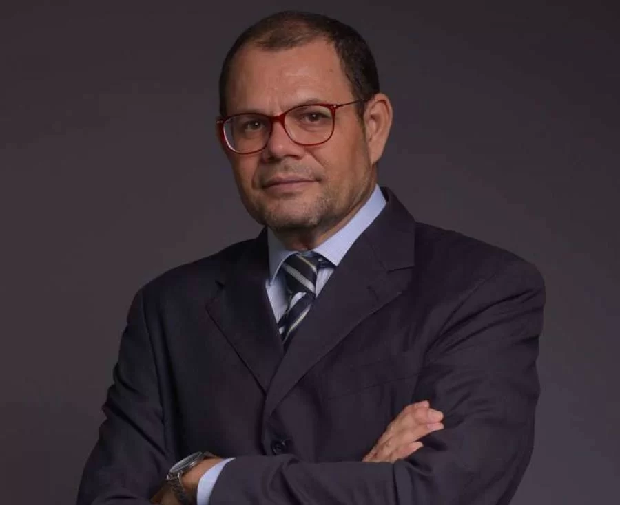 Jornalista renomado no Tocantins critica atos pró-governo em seu micro blog o Twitter