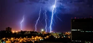 Brasil continuará a ser o "campeão" de raios até o final deste século, diz Inpe; Já caíram 30 mi de raios