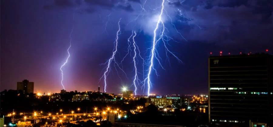 Brasil continuará a ser o "campeão" de raios até o final deste século, diz Inpe; Já caíram 30 mi de raios