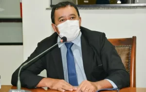 Elenil da Penha desabafa na tribuna por exoneração de  servidora "indicada" por ele, após voto contrário a concessão dos parques estaduais