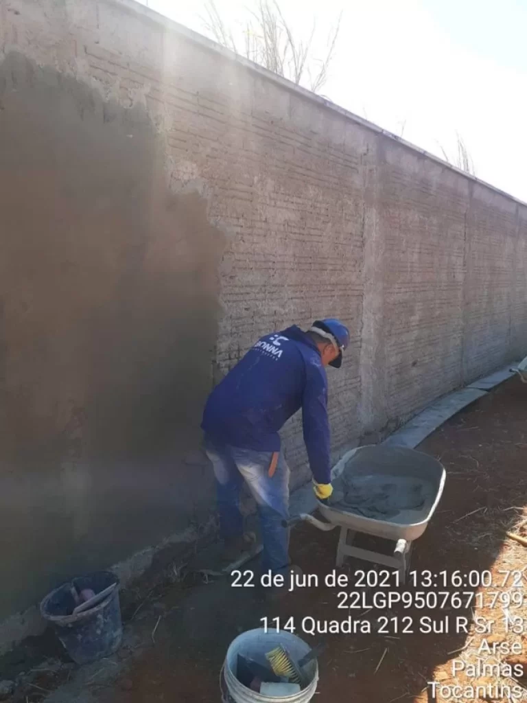 VocÃª sabe o que é reboco? Entenda como funciona essa camada que reveste e regulariza as casas!