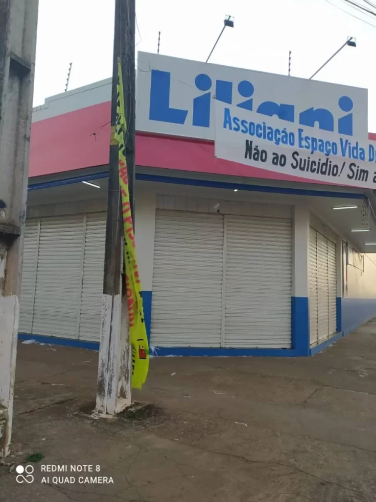 Profissionais da educação de Colinas, aguarda a um mÃªs posição do prefeito Kasarin em relação ao pagamento de direitos; Faixas são retiradas de vias