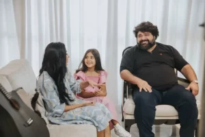 Filha de Fabiano Menotti lança clipe 'puro e simples' no Youtube