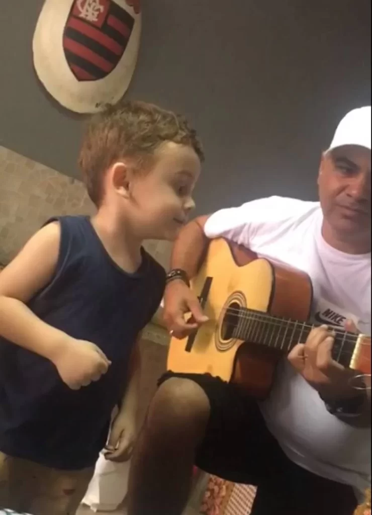 Sertanejo Marcelo Martins, do tchu, tcha, tcha, encanta a internet com vídeo de filho cantando