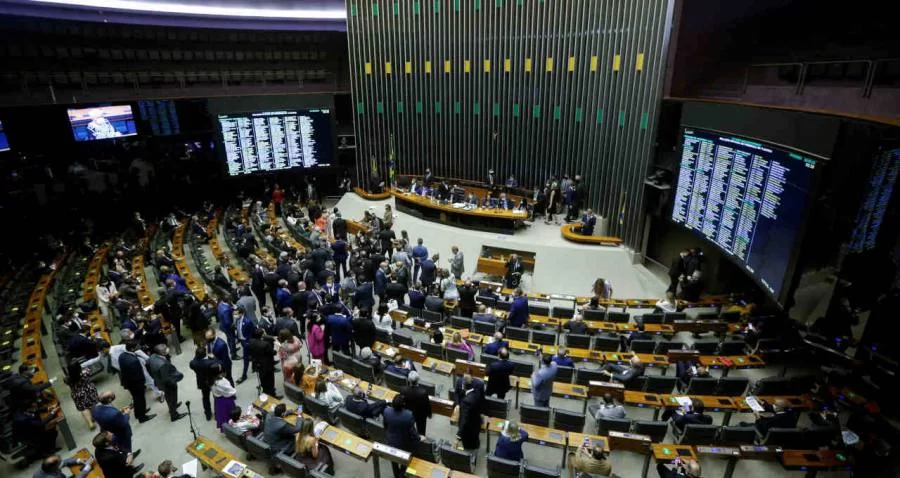 CÃ¢mara aprova valor fixo para cobrança de ICMS sobre combustíveis; saiba como seu deputado votou