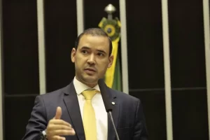 Na Tribuna, Vicentinho Júnior parabeniza STJ por decisão de afastar governador Mauro Carlesse