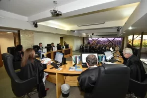 Pleno do TRE-TO cassa diploma da prefeita e do vice-prefeito de SandolÃÂ¢ndia