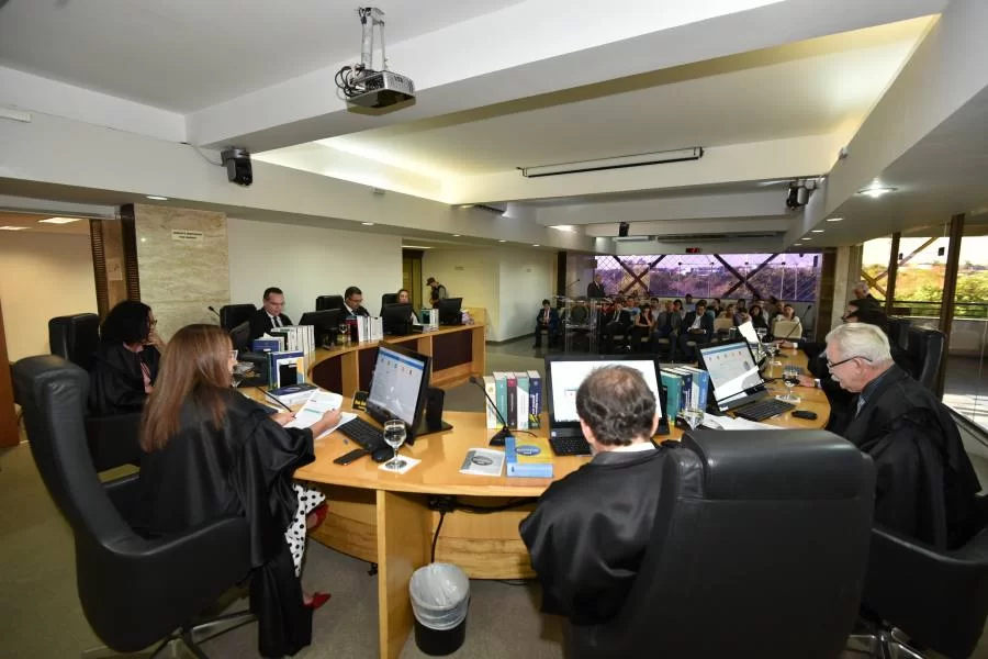 Pleno do TRE-TO cassa diploma da prefeita e do vice-prefeito de SandolÃÂ¢ndia