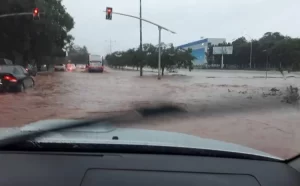 Chuva forte causa transtornos e deixa inúmeros pontos de alagamentos na capital, Palmas