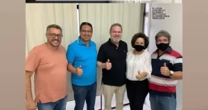 Mauro Carlesse dar o 'ar das graças', recebe aliados e conversa sobre política