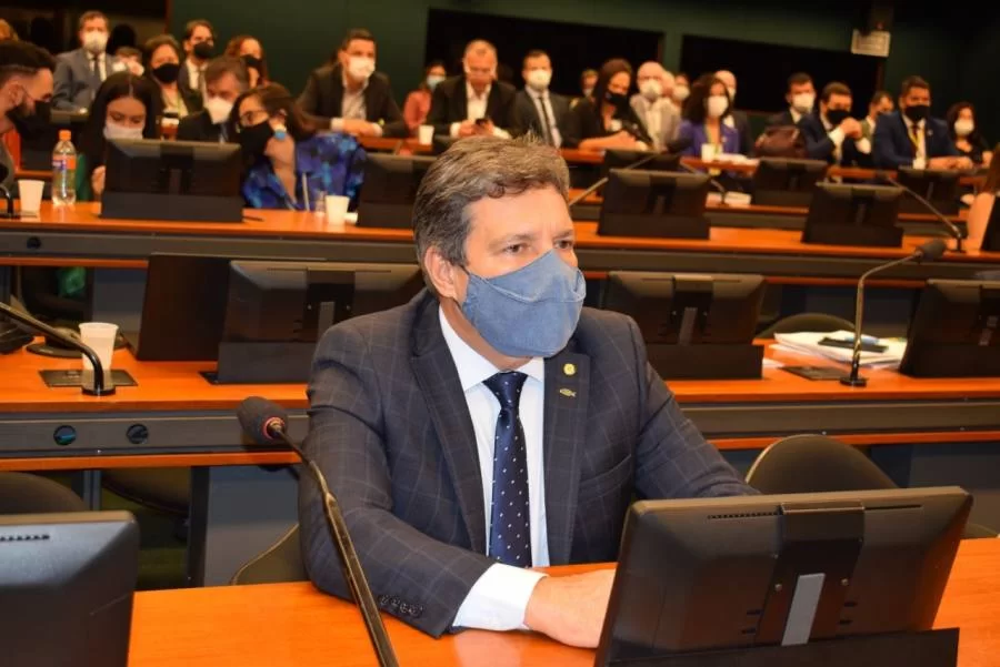 Deputado Damaso vota pela destinação de parte dos precatórios do Fundeb a profissionais da educação