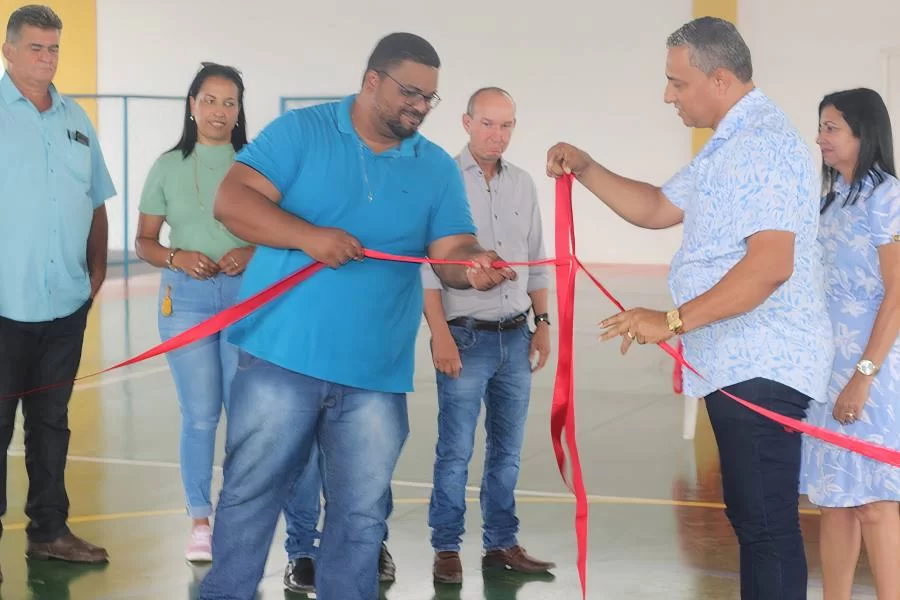 Prefeitura Municipal de Bernardo Sayão faz entrega de quadra poliesportiva para a população