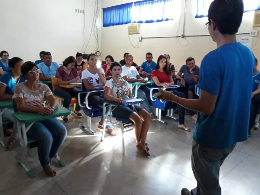 Escola de Tupirama promove palestra sobre relacionamento interpessoal para servidores